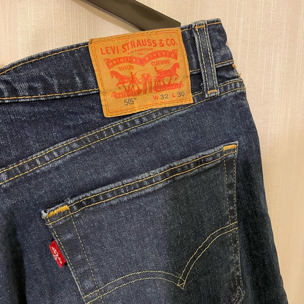 Levi’s - Picture 3 of 3